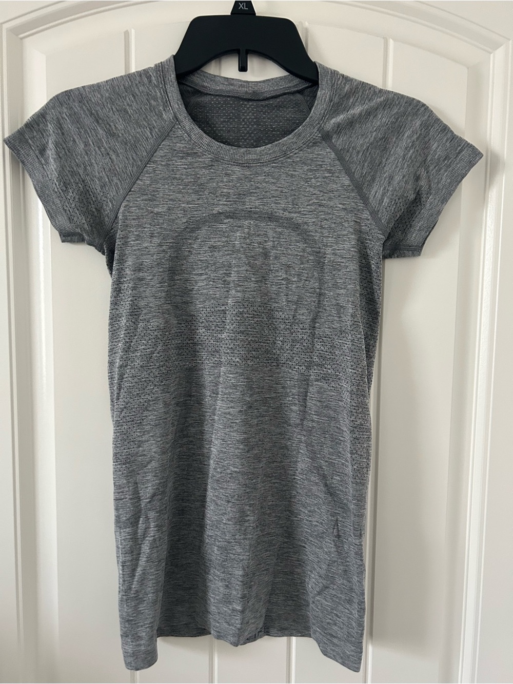 Lululemon Swiftly Tech T Shirt Womens Size 4 Grey Short Sleeve Seamless Yoga Run
